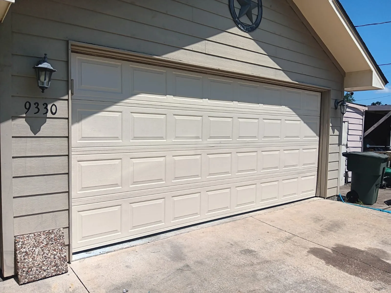 Garage Door Service in League City, TX — Lemus Garage Door Services ((281) 906-4783)
